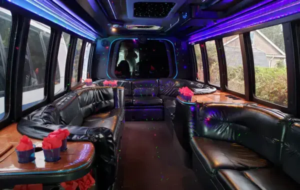 Queen-Anne-Party-Bus-20-2-600x380