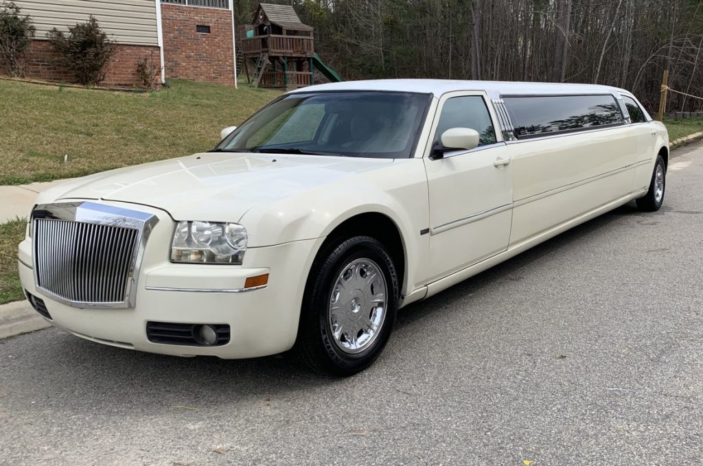 300 Chrysler Limo Rental