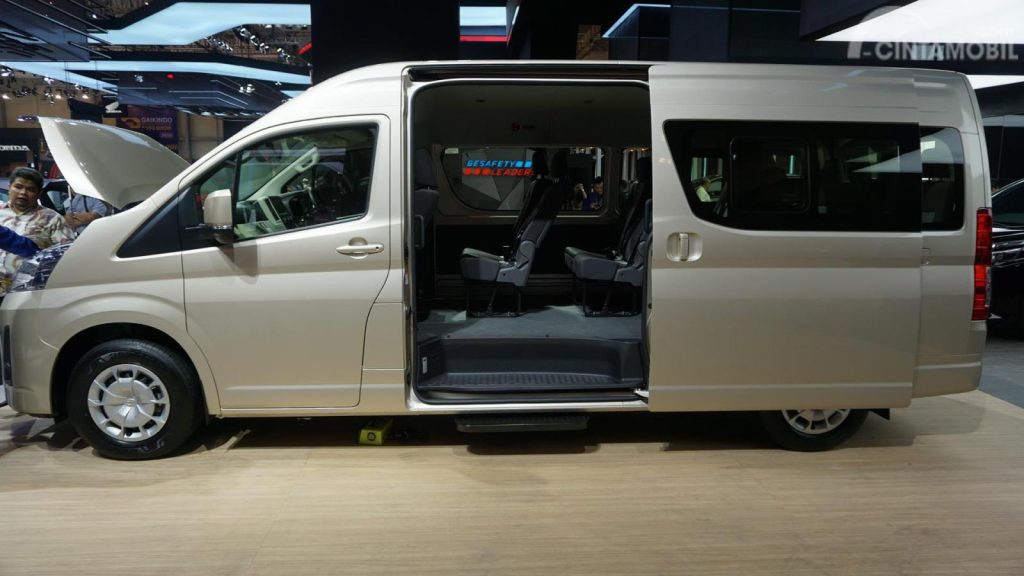 12 Passenger Luxury Van Rental Cleveland Ohio