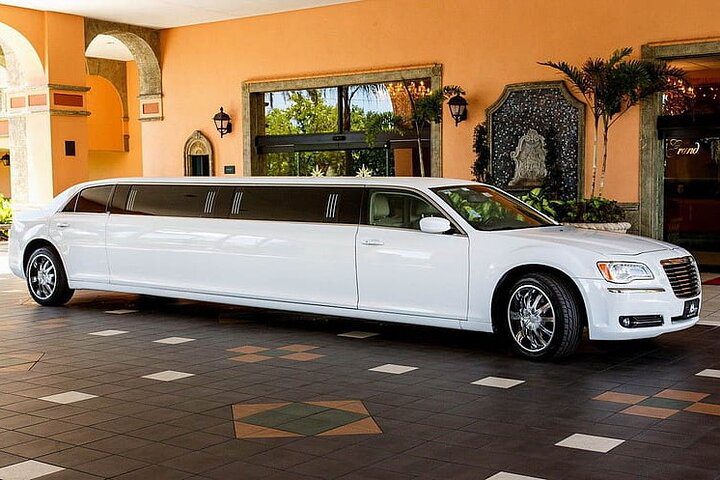 10 Passenger Limo Rental In Manchester