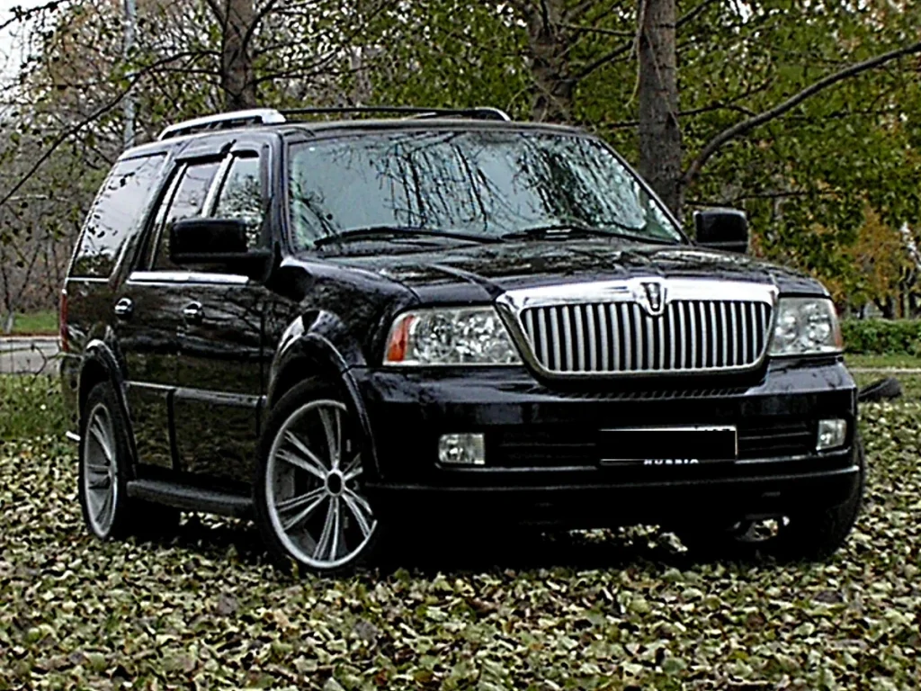 Pink Lincoln Navigator in Midlothian
