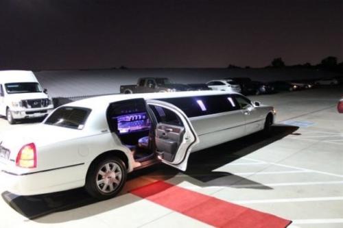 Lincoln Town Car Stretch Limo White 1