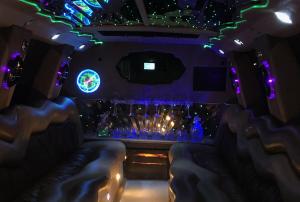 20 Pax. Lincoln Navigator Limo 3